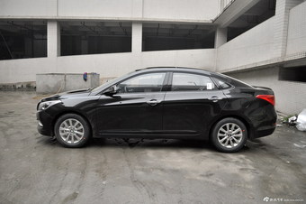 2013款名图1.8GLS自动智能型幻影黑