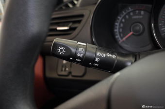 2012款起亚K2 1.4L自动炫酷纪念版两厢