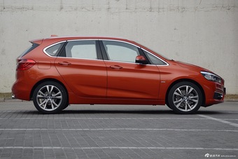 2016款宝马2系旅行车220i 2.0T自动豪华设计套装