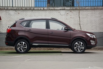 2016款宝骏560 1.8L手动豪华型