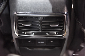 2015上海车展：奔腾B90