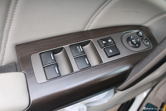 2012款东风本田艾力绅2.4 VTi-S尊贵版