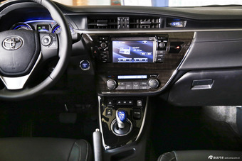 2016款卡罗拉双擎1.8L自动旗舰版