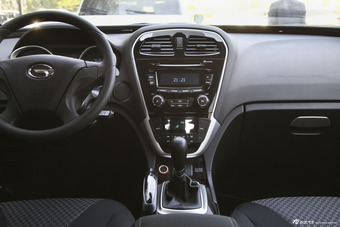 2015款传祺GS5 Super 2.0L手动两驱舒适版