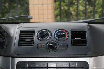 2016款睿行M90 2.0L手动标准型平顶掀背门