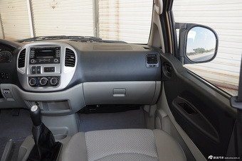 2015款菱智M3 1.6L 7座豪华型