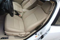 2014款卡罗拉1.6L手动GL-i真皮版