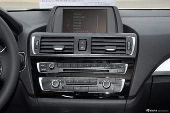 2016款宝马1系118i 1.5T自动都市设计套装