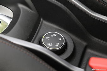 2016款标致2008 1.2THP自动领航版