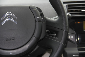 2013款世嘉三厢1.6L手动品尚型CNG