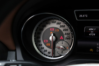 2015款奔驰GLA260 2.0T自动4MATIC 运动型