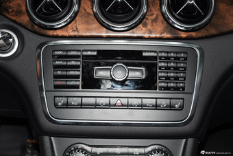 2016款奔驰GLA级 GLA260 2.0T自动4MATIC运动型