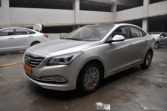 2013款名图1.8GLS自动智能型梦幻银