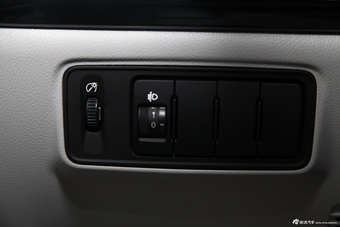 2013款瑞风M5 2.0T自动商务版