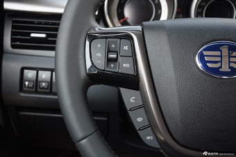 2015款奔腾X80 1.8T自动豪华型