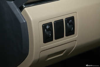 2013款北京汽车E系列1.5L自动乐尚版三厢