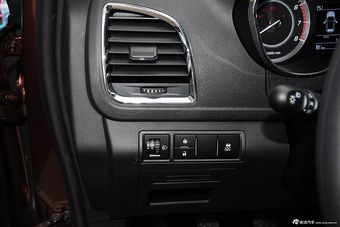 2015款宝骏560 1.8L手动精英型