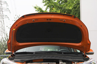 2015款北京现代ix25 2.0L自动四驱尊贵型