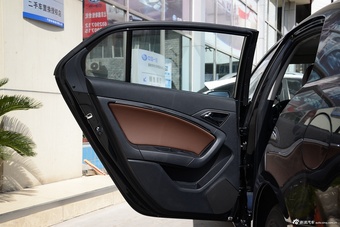 2016款奔腾B90 1.8T自动尊贵型十周年纪念版