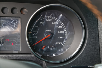 2016款北京BJ40L 2.0T手动四驱尊贵版