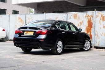 2015款英菲尼迪Q70L 2.5L奢华版
