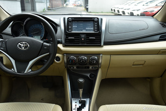 2015款YARiS L致炫1.5G自动炫动天窗特别版