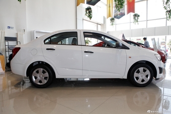 2013款爱唯欧三厢1.4SL自动时尚天窗版