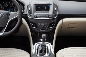 2015款君威2.0L自动领先时尚型