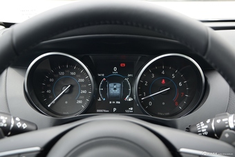 2016款捷豹F-PACE 2.0T自动都市尊享版