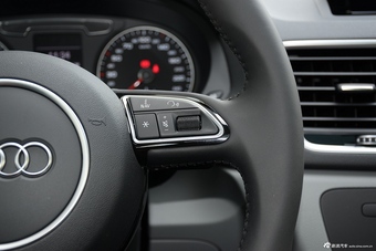 2016款奥迪Q3 2.0T自动quattro全时四驱35TFSI风尚型
