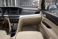 2016款宝骏730 1.5L手动标准版5座