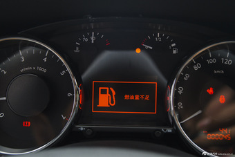 2015款东风标致3008 2.0L手动经典版