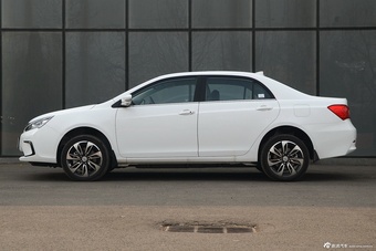 2016款比亚迪秦EV300尊荣型