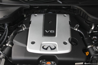 2015款英菲尼迪Q70L 2.5L奢华版