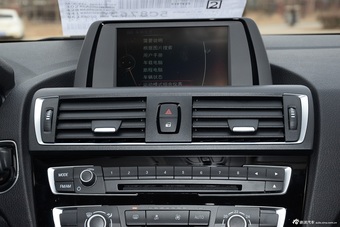 2016款宝马1系118i 1.5T自动都市设计套装