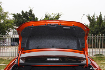 2015款雷凌1.6G CVT橙色限量版