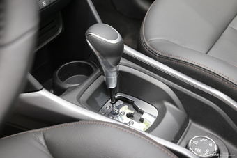 2016款标致2008 1.2THP自动领航版