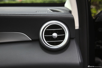 2015款奔驰C级C200L 2.0T自动运动版