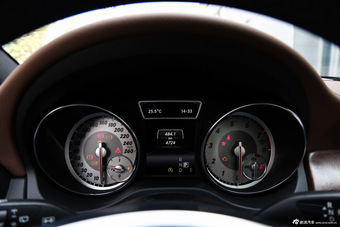 2015款奔驰GLA260 2.0T自动4MATIC 运动型