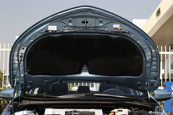 2016款卡罗拉双擎1.8L自动旗舰版