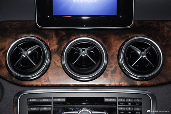 2016款奔驰GLA级 GLA260 2.0T自动4MATIC运动型