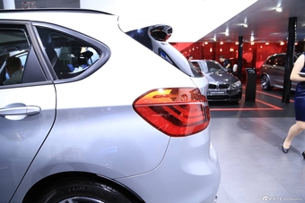 宝马2系运动旅行车