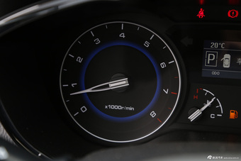 2015款悦翔V7 1.6L自动乐趣型