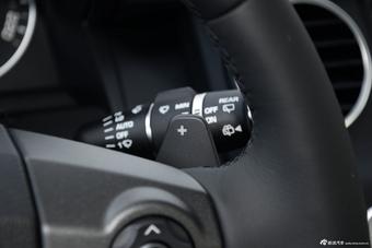 2016款第四代发现3.0T自动SDV6 HSE 柴油版