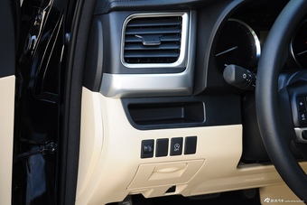 2015款汉兰达2.0T自动两驱精英版7座