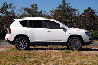 2015款指南者2.0L两驱豪华型