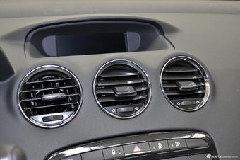 2013款东风标致408 2.0L手动舒适版