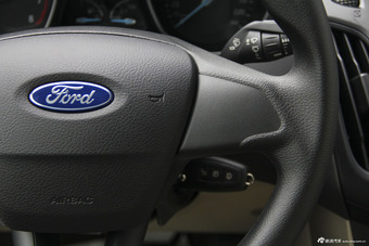 2015款福克斯三厢1.6L自动舒适型