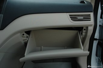 东南2013款V5菱致1.5L手动标准型CNG