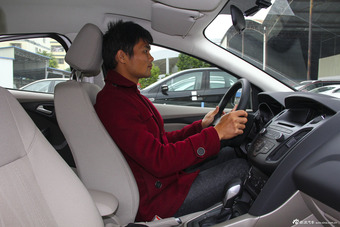 2015款福克斯三厢1.6L自动舒适型